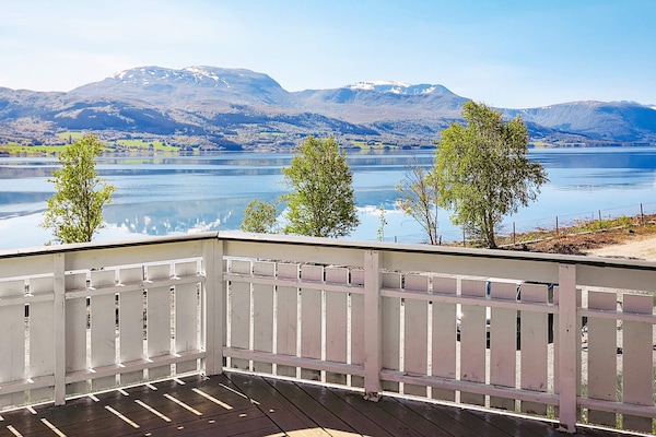 Licht vakantiehuis aan de Kvernesfjorden in Averøy - thumbnail 3