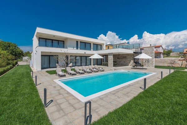 Luxe villa Blanca met privézwembad en zeezicht nabij Novigrad - thumbnail 6