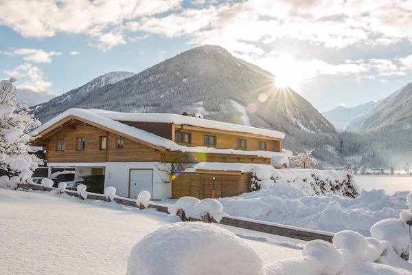 Op 500m van de piste: Ruim appartement in Neukirchen voor 10 personen - thumbnail 1