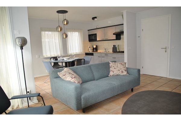 Zilte Bries: luxe bungalow met bubbelbad op rustig Texel - thumbnail 3