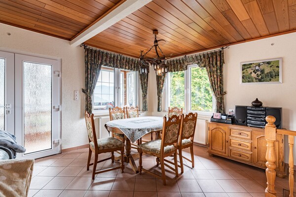 Ferienhaus Oase: Luxe houten vakantiehuis met panoramisch uitzicht over het Thüringer Woud - thumbnail 5