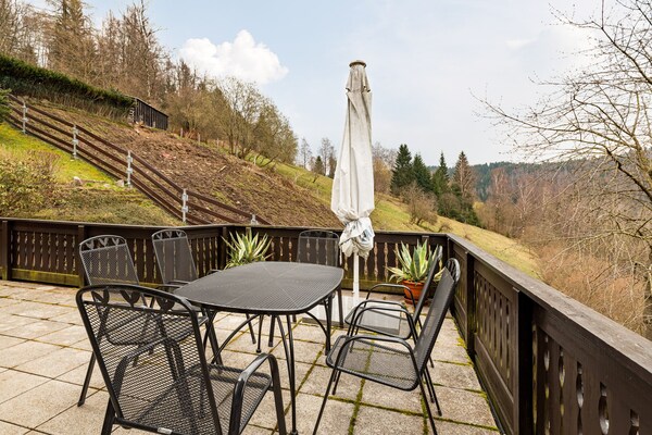 Ferienhaus Oase: Luxe houten vakantiehuis met panoramisch uitzicht over het Thüringer Woud - thumbnail 6