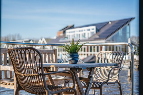 Sfeervolle woonboot met dubbel terras en panoramisch meerzicht in Uitgeest - thumbnail 6