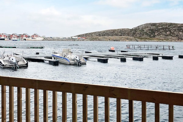Authentieke rorbu aan zee bij Kverva – 6 personen, bootverhuur & visavontuur - thumbnail 5