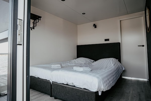 Luxe havenlodge aan het Uitgeestermeer met airco en privéterras - thumbnail 5