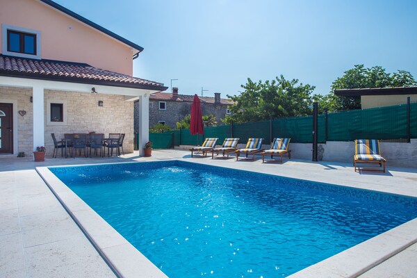 Villa Sarah in Brtonigla: Ruim vakantiehuis met privézwembad voor 7 personen - thumbnail 2
