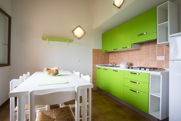 Rustiek appartement voor 6 op groen park, 500m van strand Pinarello - thumbnail 4