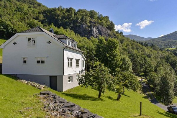 Panoramisch vakantiehuis aan de Storfjord met boothuur en visgeluk - thumbnail 5