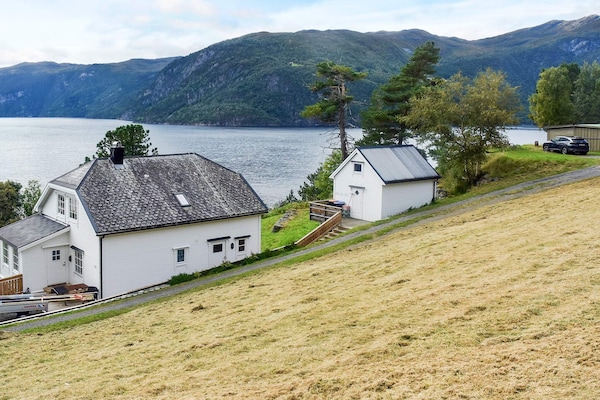 Ruim vakantiehuis in Stordal met panoramisch uitzicht over de Storfjord - thumbnail 3