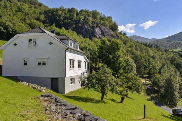 Ruim vakantiehuis in Stordal met panoramisch uitzicht over de Storfjord - thumbnail 5