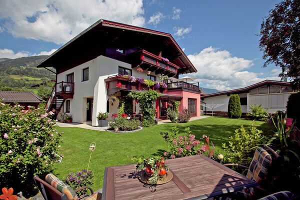 Rustiek appartement in Bramberg met uitzicht op Großvenediger, vlakbij meer - thumbnail 2