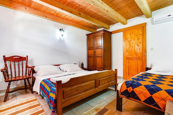 Vakantiehuis met privézwembad in Starigrad Paklenica voor 12 personen - thumbnail 4