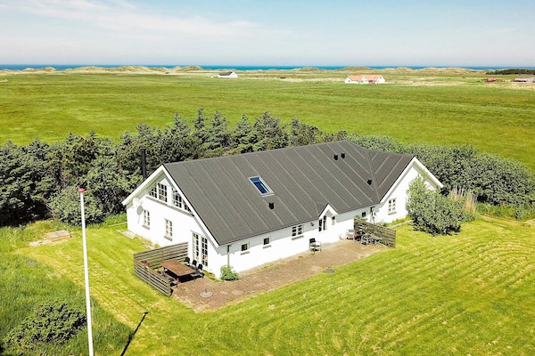 Ruim vakantiehuis met sauna en panoramisch uitzicht op de heide bij Vorupør - thumbnail 1