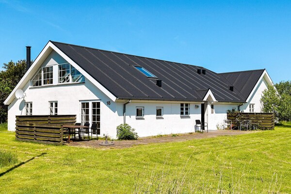 Ruim vakantiehuis met sauna en panoramisch uitzicht op de heide bij Vorupør - thumbnail 2