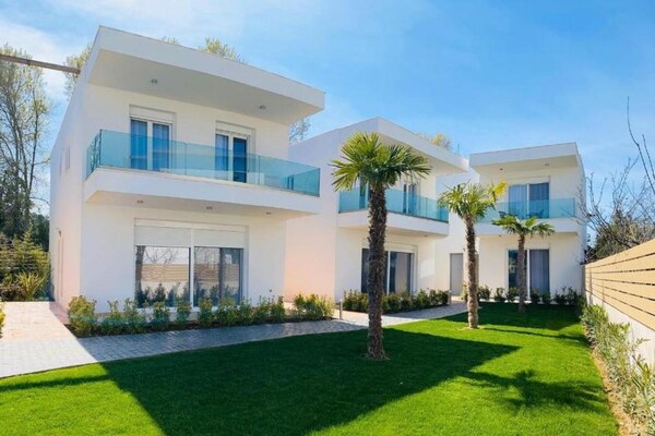 Luxe 4-slaapkamer villa in Ormos Panagias, 400m van zee met zwembad - thumbnail 1