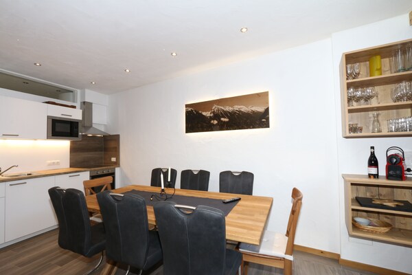 Ruim appartement voor 8 in dorpshart Fügen, vlakbij skilift en thermaalbad - thumbnail 6