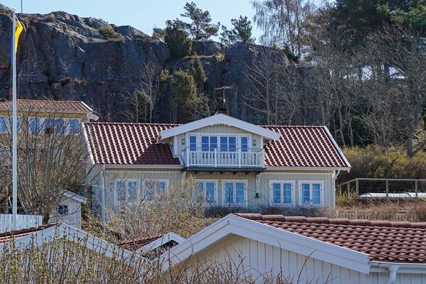 Ruim vakantiehuis met zeezicht op 150 meter van de kust in Sannäs - thumbnail 5