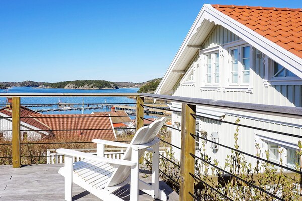 Ruim vakantiehuis met zeezicht op 150 meter van de kust in Sannäs - thumbnail 4