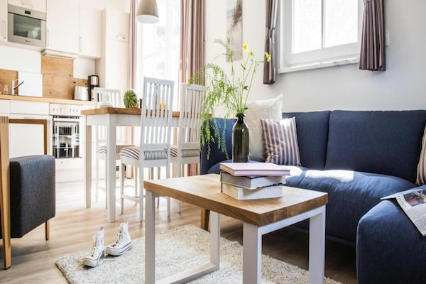 Aan zee: Modern appartement in Zingst voor 4 personen - thumbnail 2