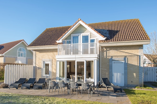 Luxe vrijstaande villa met sauna, 10 min. van Noordzeestrand - thumbnail 1