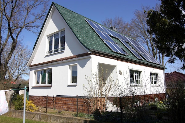 Rustiek appartement met grote tuin in Mallentin, nabij Lübeck en de Oostzee - thumbnail 1