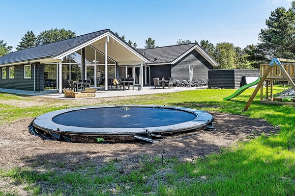 Ruim vakantiehuis in Blåvand voor 18 personen met zwembad en sauna - thumbnail 2