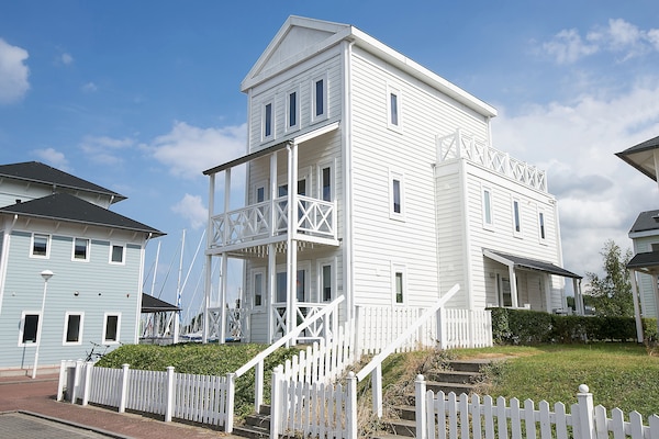 Elegante villa met sauna aan de haven van Hellevoetsluis - thumbnail 1