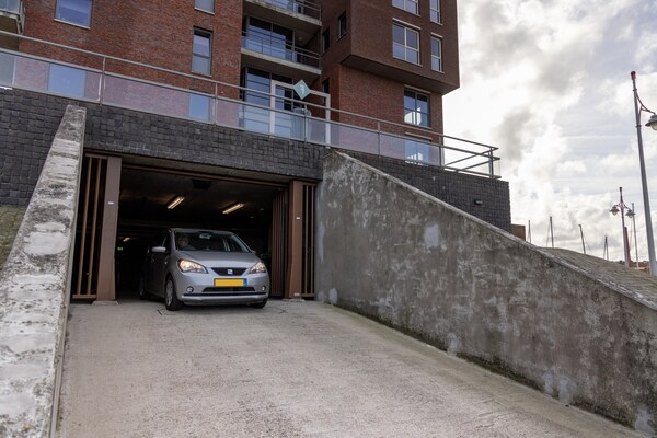 Modern gelijkvloers appartement aan de haven van Scheveningen - thumbnail 4