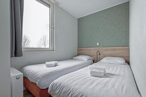 Wellnessbungalow in autovrij park, 4 km van Valkenburg - thumbnail 3