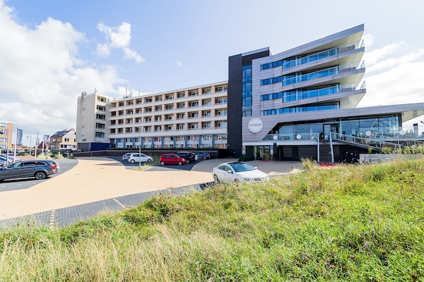 Vitamine Zee: modern appartement met zeezicht en balkon in Egmond aan Zee - thumbnail 1