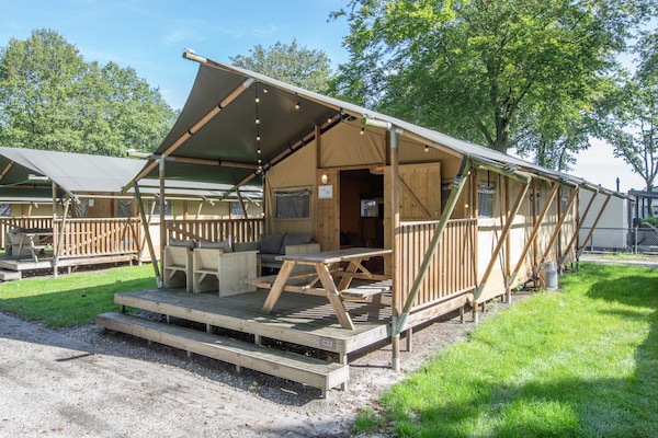 Safaritent met houten accenten op Vakantiepark Klein Vink, 4,5 km van Arcen - thumbnail 6