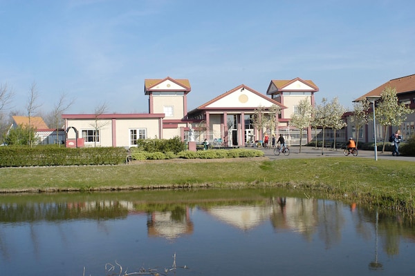 Gerestylede vrijstaande villa op Zeeland Village, 1 km van strand - thumbnail 2