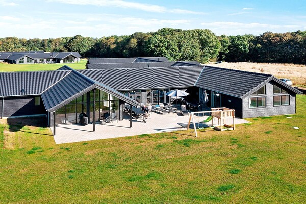 Groot vakantiehuis voor 26 personen met zwembad, sauna en activiteitenruimte bij Mommark - thumbnail 1