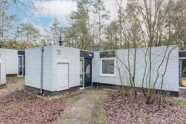 Huisdiervriendelijke bungalow op rustig park aan de Veluwe - thumbnail 1