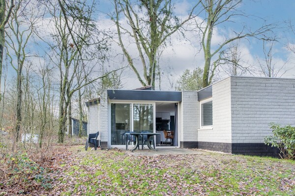 Gereno­veerde familiebungalow op de Veluwe, honden welkom bij Kootwijkerzand - thumbnail 2