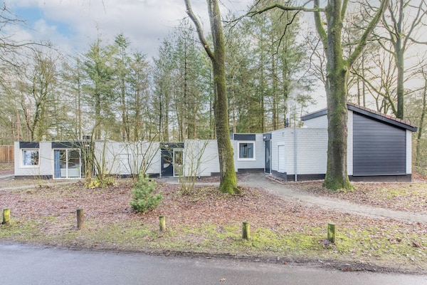 Gereno­veerde familiebungalow op de Veluwe, honden welkom bij Kootwijkerzand - thumbnail 1