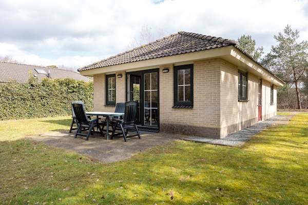 Vrijstaande bungalow met infraroodsauna op vakantiepark in Veluwe - thumbnail 1