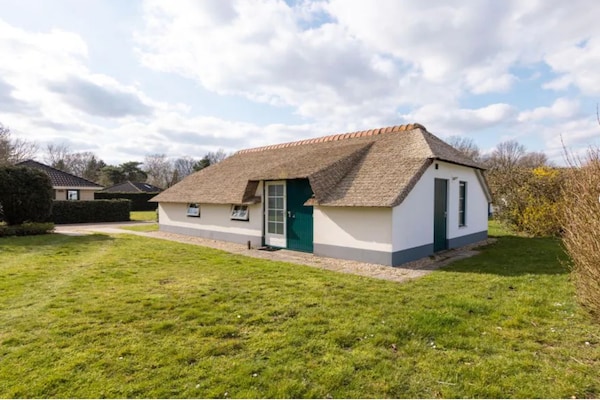 Vrijstaande bungalow voor 6 personen op vakantiepark De Veluwse Hoevegaerde - thumbnail 1