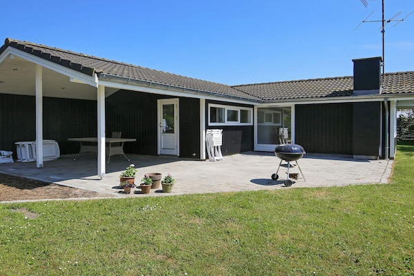 Licht vrijstaand vakantiehuis nabij Gilleleje met weids uitzicht over de velden - thumbnail 1