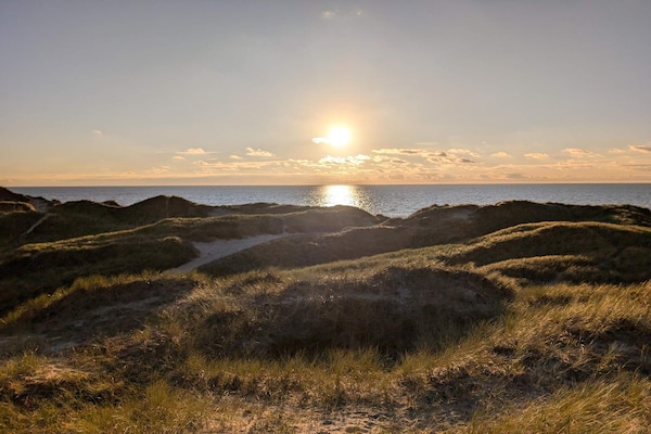 Vrijstaand vakantiehuis met houtgestookte whirlpool op 700m van zee bij Ulfborg - thumbnail 2