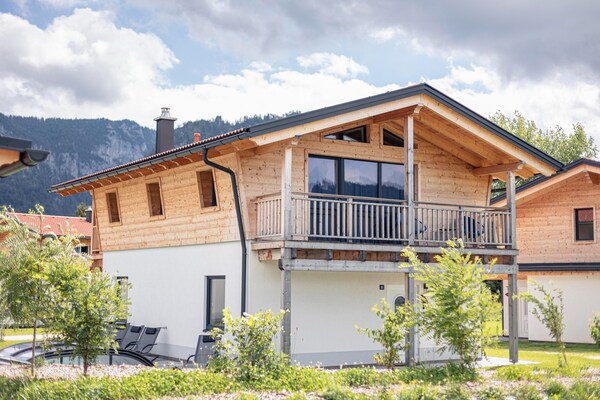 Exclusief chalet in Inzell met privézwembad, sauna en bergzicht voor 8 personen - thumbnail 3