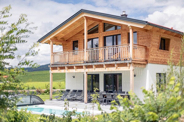 Luxe chalet in Inzell met privézwembad, sauna en Alpenpanorama voor 6 personen - thumbnail 2