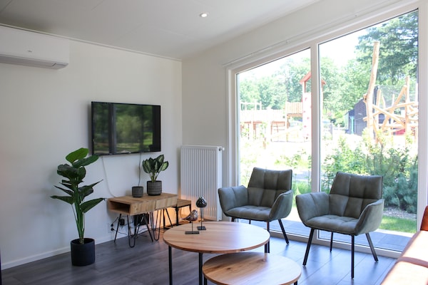 Gezinsvriendelijk chalet met uitzicht op speeltuin in Hoenderloo - thumbnail 4
