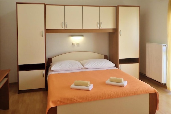 3-persoons appartement aan zee in Starigrad Paklenica - thumbnail 6