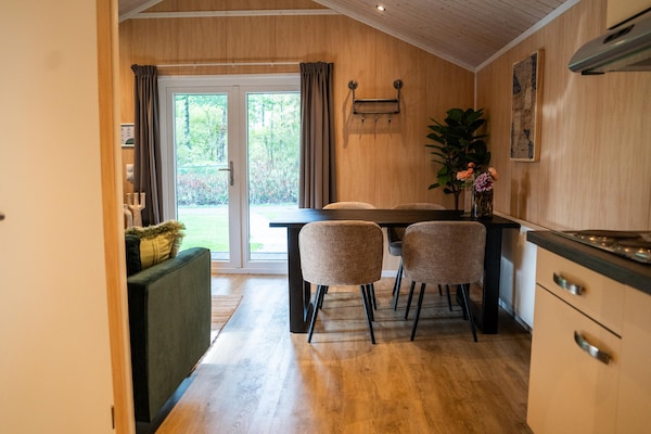 Vrijstaand chalet in Land van de Zaligheden, met zwembad op park - thumbnail 3