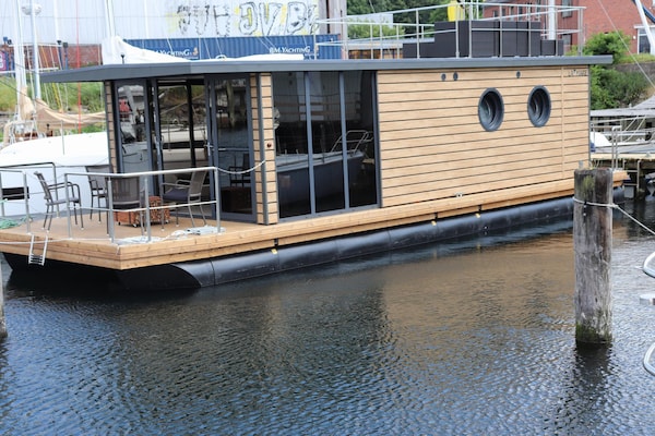 Unieke woonboot Hausboot Leni in de haven van Flensburg - thumbnail 6