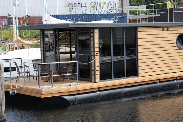 Unieke woonboot Hausboot Leni in de haven van Flensburg - thumbnail 2