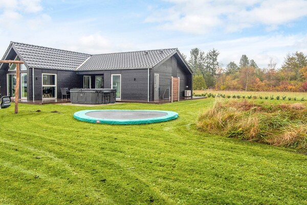 Op 300 m van het meer: ruim vakantiehuis in Ansager voor 12 personen - thumbnail 1