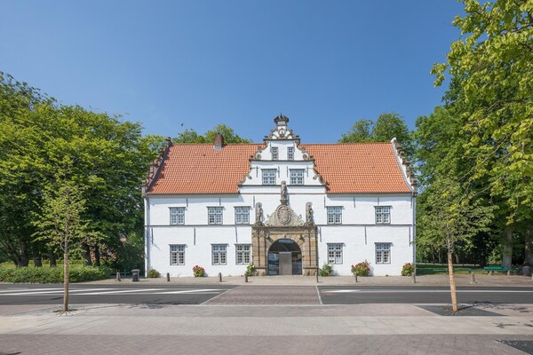 Appartement am Torhaus: Stijlvol verblijf aan het kasteelpark in Husum - thumbnail 1