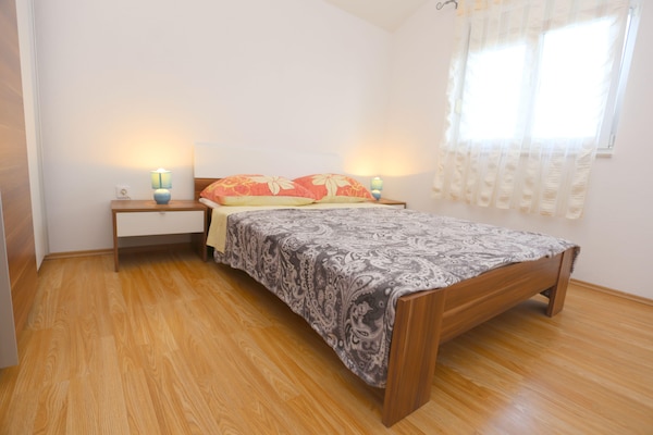 Ruim appartement voor 8 personen met zwembad nabij Biograd - thumbnail 6